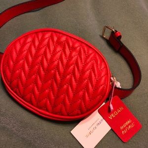🚨🚨🚨NWT VEGAN RED Belt Fanny pack 🚨🚨🚨